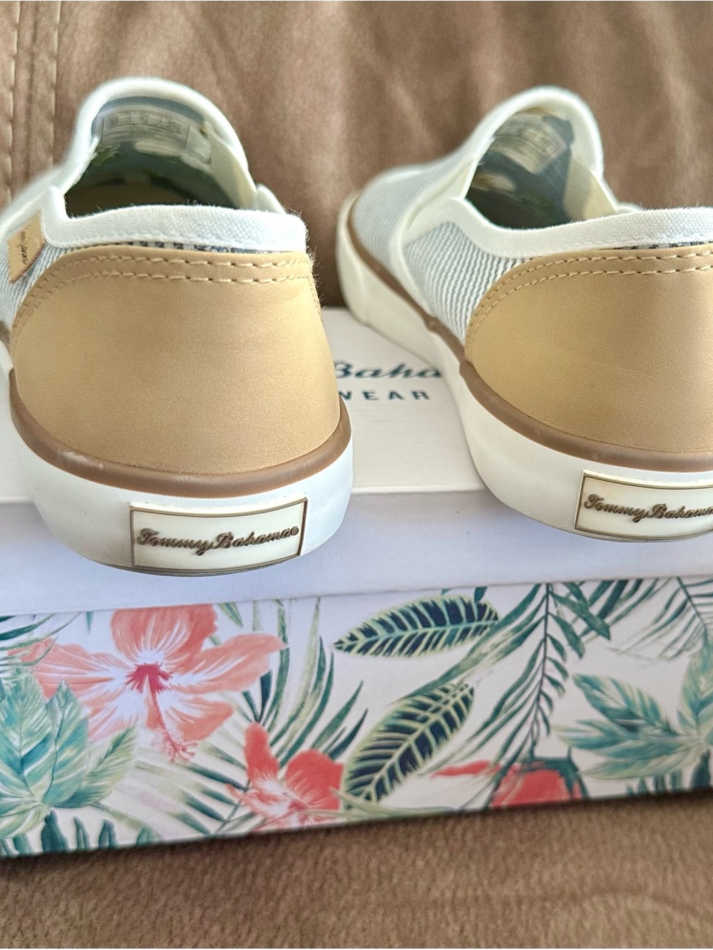 Tommy Bahama Striped Slip-On Sneakers in White and Navy with Brown Trim 8.5 - Picture 5 of 10